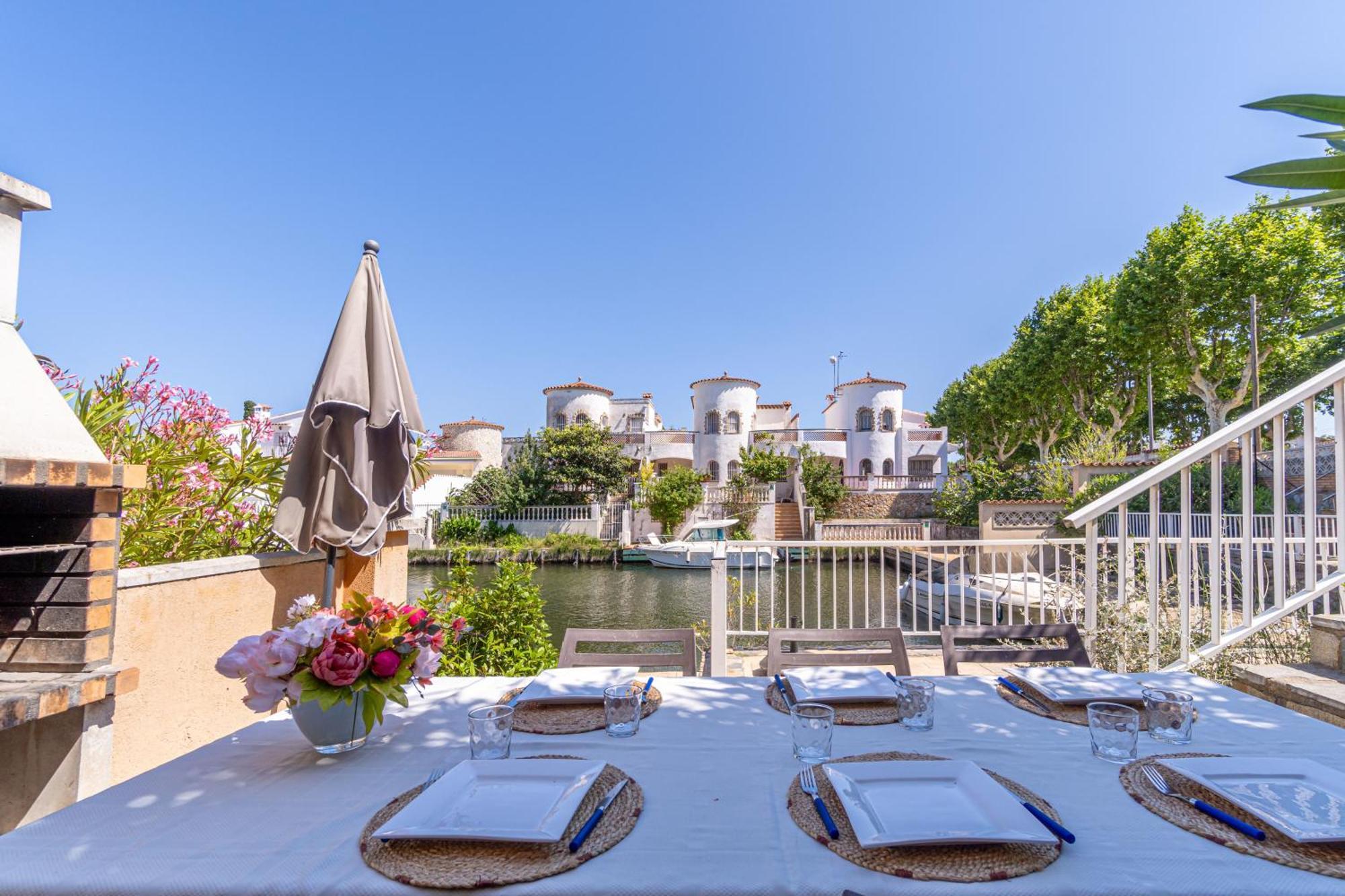 Jouvacations Villa Freser เอมปูเรียบราบา ภายนอก รูปภาพ